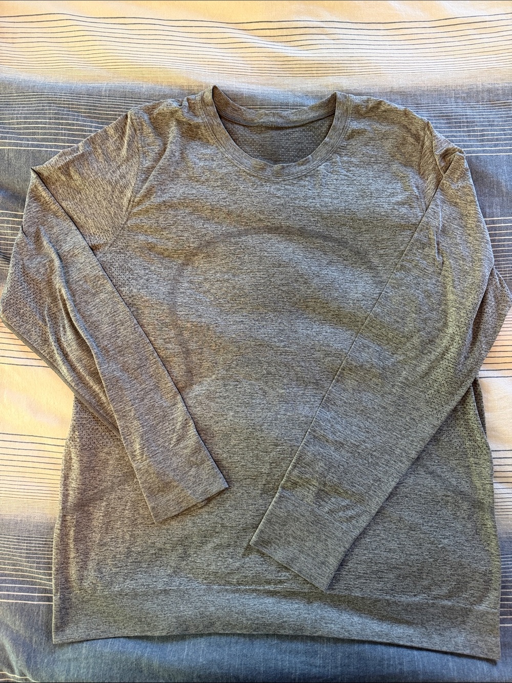 Lululemon Women’s Swiftly Long Sleeve Shirt - Gray